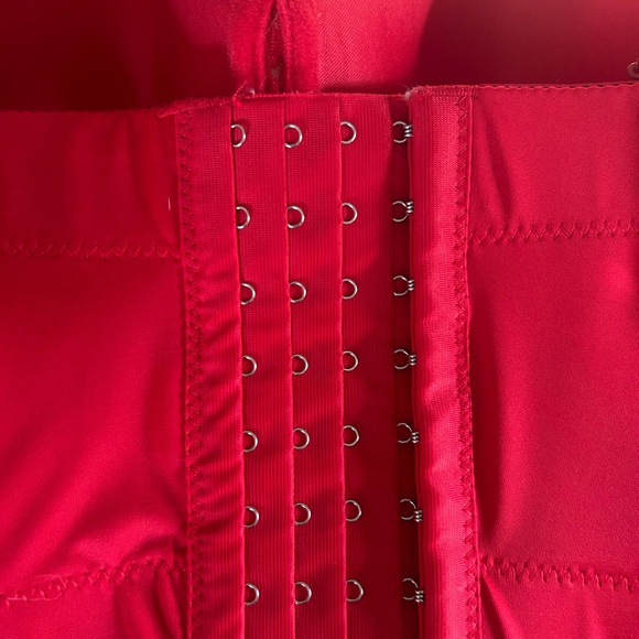 Red Top - Picture 4 of 4